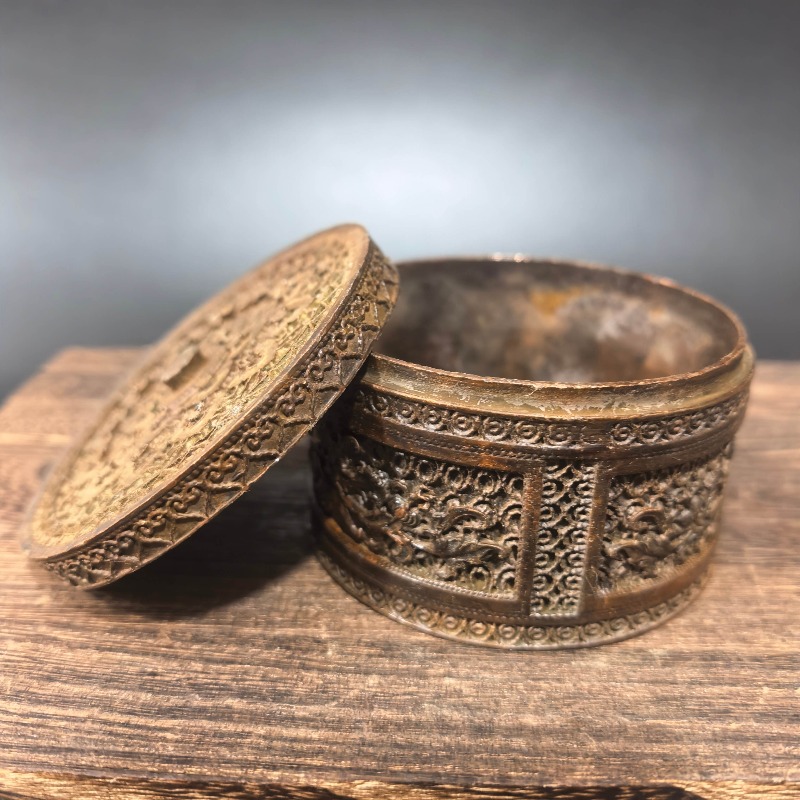 Vintage Collectible Jewelry - Kotak Perhiasan Logam Ukiran Retro Cina,